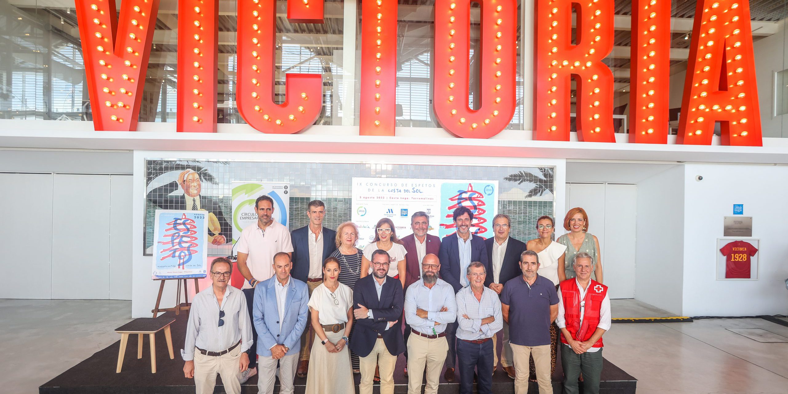 Foto de familia de la organización, patrocinadores y jurado Foto de familia de la organización, patrocinadores y jurado